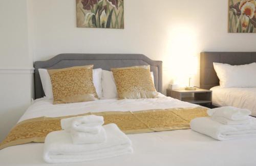 Surrey House | Sweet home at Sunnyside Suite 1