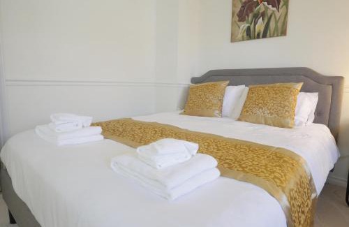 Surrey House | Sweet home at Sunnyside Suite 1