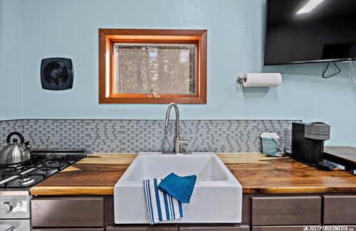 Huffman - O' Malley Apartment | Sweet Little Alaskan Studio Getaway