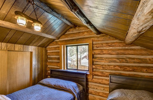Nathrop Cabin | Sweet Log Cabin on the banks of Chalk Creek