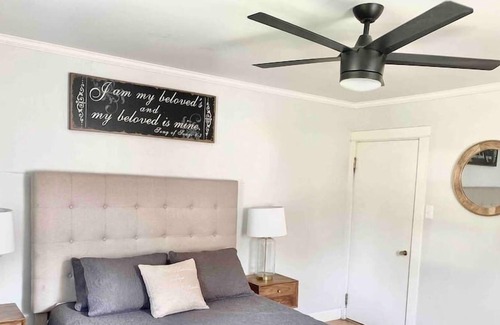 Waterville Apartment | Sweet Retreat 1: 3 BDR Stylish & Cozy Min To Colby