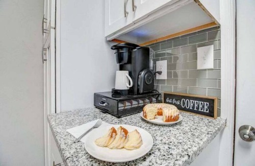 Cottage Line House | Sweet Retreat! Cozy 2 Bed & Bath By the Beach