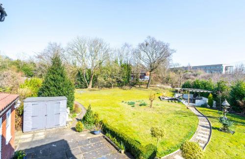 Thorpe St Andrew House | Swift Host - Flint Cottage - 2 Bedroom - Close to River - Parking