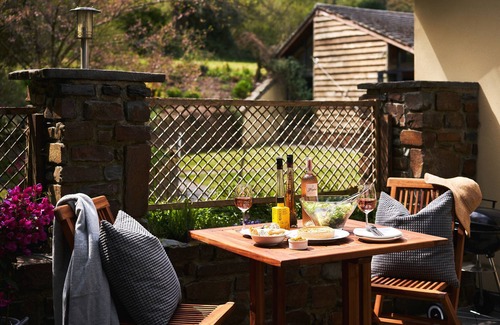 Heligan Apartment | Swifts Return - Bolthole with hot tub, pool and sauna