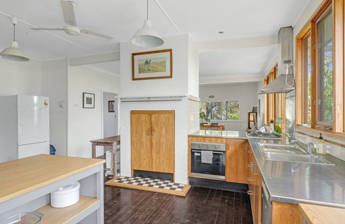 Erowal Bay House | Swim Two Birds, Waterfront Erowal Bay