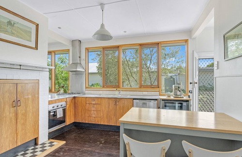 Erowal Bay House | Swim Two Birds, Waterfront Erowal Bay
