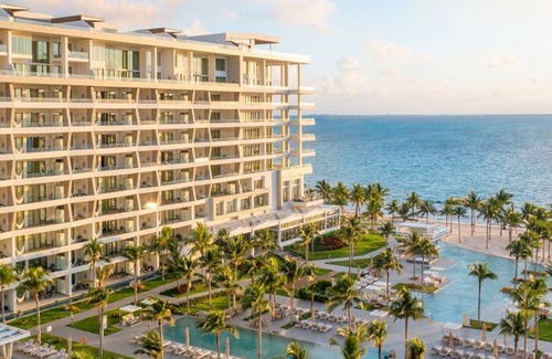 Puerto Juarez Resort | ✩SwimUp✩OceanView✩588 sqft✩Near Airport & Downtown Cancun✩