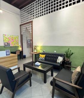 Downtown George Town Hotel | Swing & Pillows - 75 Chulia St, Georgetown Penang