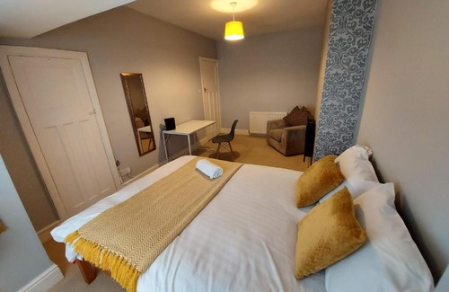 Newcastle-upon-Tyne Apartment | Swinley Apartment - Relocation and Business - Monthly Price Reduction - Free Street Parking