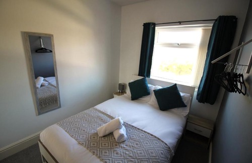 Newcastle-upon-Tyne Apartment | Swinley Apartment - Relocation and Business - Monthly Price Reduction - Free Street Parking