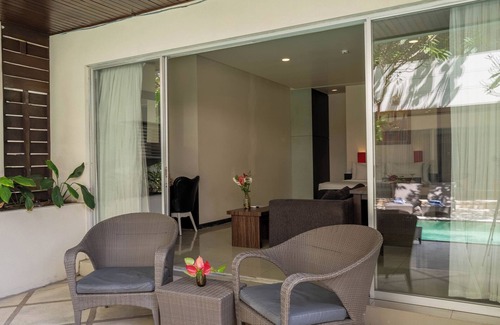 Sunset Road Apartment | Swiss-Belcourt Sunset