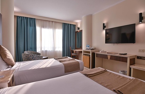 Giza Hotel | Swiss Inn Nile Hotel
