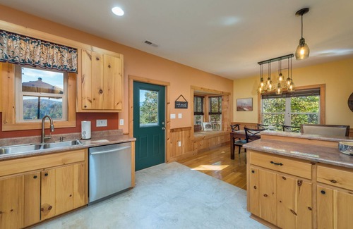 Spruce Pine Cabin | Swiss Pine Lodge, Hot tub+Fire-Pit, Grill, Mtn View, Game Room, Scenic Vistas!