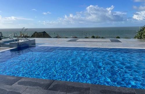 Barmouth House | Swyn y Mor beach close Pet friendly hot tub