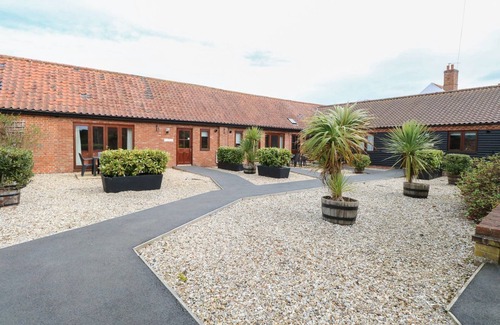 Foxley House | SYCAMORE, family friendly, with a garden in Foulsham