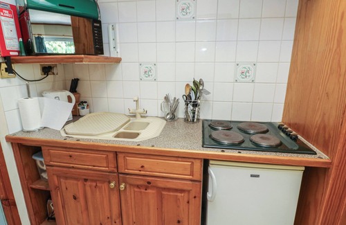 Kingsteignton Cottage | SYCAMORE, pet friendly in Kingsteignton