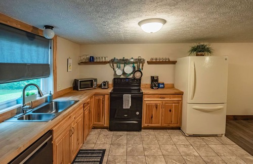 Nelsonville Cabin | Sycamore - Spacious inside, next to Wayne Nat'l