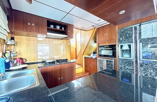 Queenstown Boat Rental | Synergy B