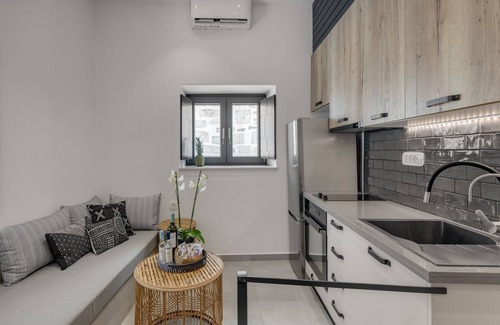 Ermoupoli House | Syrose Private Suites