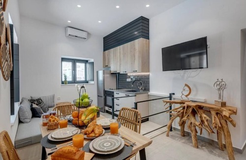 Ermoupoli House | Syrose Private Suites