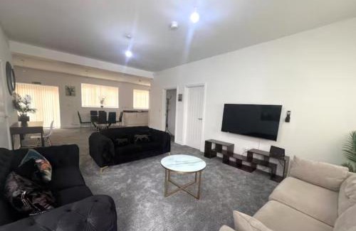 Leicester Apartment | Syster Properties Leicester LE3 Stay with Free Parking Peaceful Area at Sangha walk