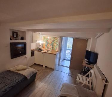 Zakroczym Hostel | Szalupa Hostel Airport
