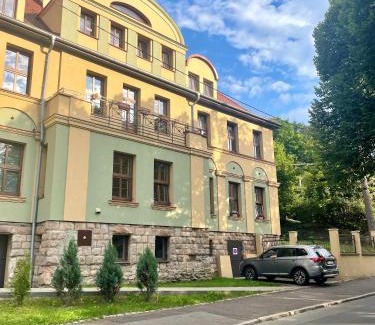Walbrzych Apartment | Szmaragdowa Sowa