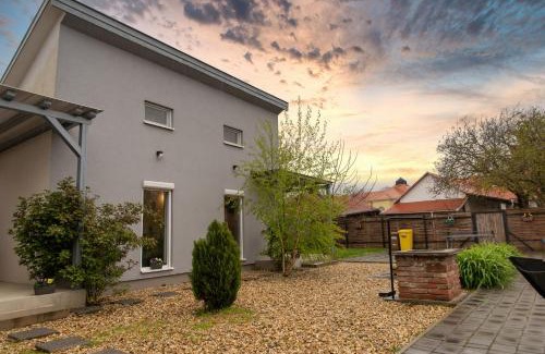 Tiszafured Apartment | Szomszéd Apartmanok