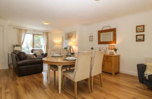 Llanddaniel Fab House | Tŷ Gareg