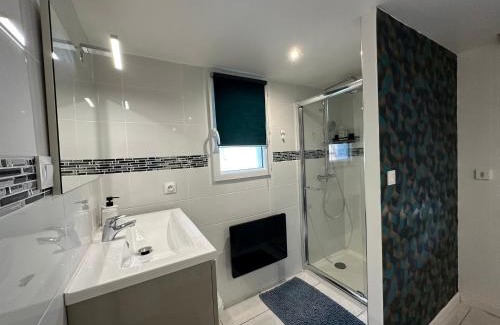 Sollies Pont House | T&A Lodge AVEC SPA JACUZZI à 11km de la plage