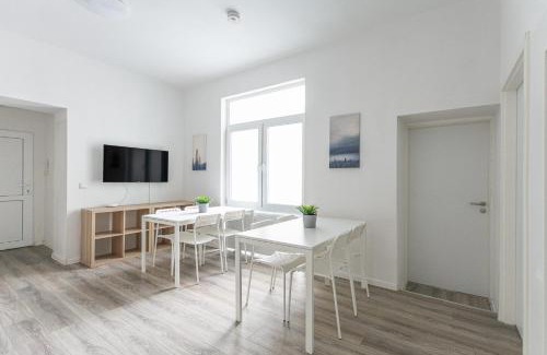 Wanheimerort Apartment | T&K Apartments - 1 to 4 Room Apartments - 20min to TradeFair Messe Airport Düsseldorf