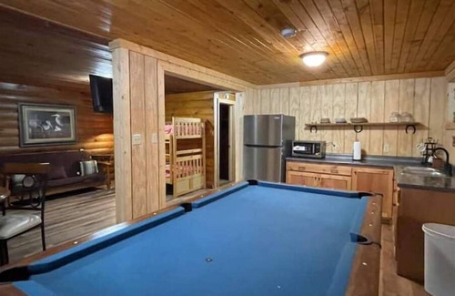 Jamestown Cabin | T&M Elite Retreat! Hike/Ride to Trails, Big South Fork, Near Scenic Parks!