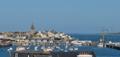 Roscoff Apartment | T1 vue mer roscoff et île de Batz, 2 min à pied de la plage,