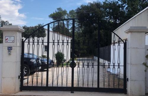 Camps-la-Source Villa | T2 aile de villa et Spa-jacuzzi privé et illimité et plateau d'acceuil offert!
