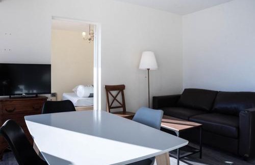 Le Lavandou Apartment | T2 + cabine, parking, clim, 250m de la plage - FR-1-803-18
