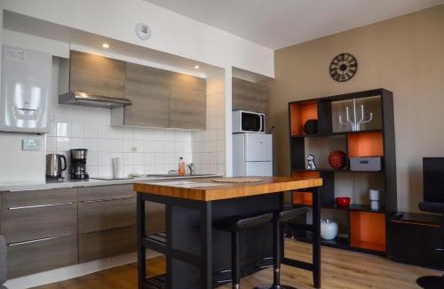 Tourcoing Apartment | T2, Centre ville, Gare 600m, Prox Lille, Terrasse