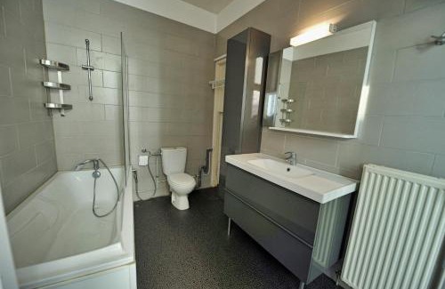 Tourcoing Apartment | T2, Centre ville, Gare 600m, Prox Lille, Terrasse