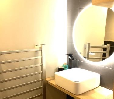 Les Angles Apartment | T2 cuisine équipée jardin et parking privé proche Avignon