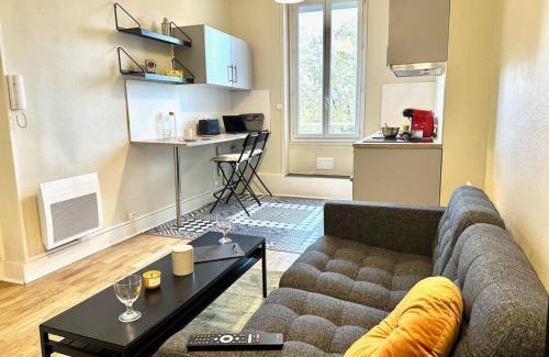 Perralliere Apartment | T2 - lit XL, proche Part-Dieu, self check-in
