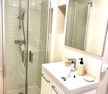Perralliere Apartment | T2 - lit XL, proche Part-Dieu, self check-in