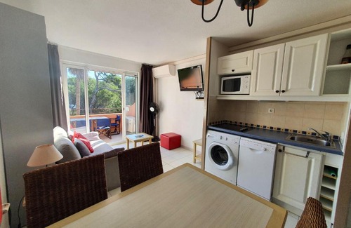 Giens Apartment | T2 vue mer 50m de la plage à Giens (83)