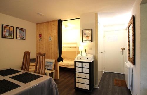 Mont-Dore Apartment | T2bis confortable au pied des pistes - 6 pers, parking, local à skis, animaux acceptés - FR-1-415-149
