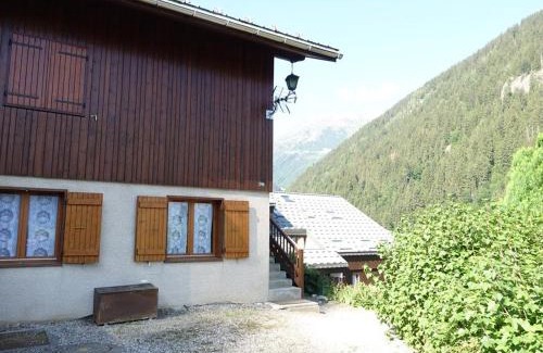 Beaufort Apartment | T3 cosy avec cheminée, pour 4-5 pers., skis aux pieds, terrasse sud/ouest, calme à Arêches-Beaufort - FR-1-342-183