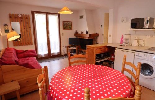 Beaufort Apartment | T3 cosy avec cheminée, pour 4-5 pers., skis aux pieds, terrasse sud/ouest, calme à Arêches-Beaufort - FR-1-342-183