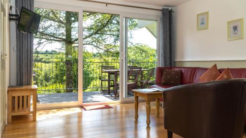Fivelanes Ski Chalet | Ta Mill Cottages & Lodges - Meadowview Chalet 2