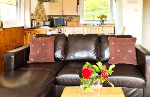 Fivelanes Ski Chalet | Ta Mill Meadowview Chalet 2 in a Stunning Retreat