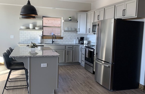 Table Rock Cabin | Table Rock Lake views & close Branson fun! Multi-family cabin w/2 living areas!