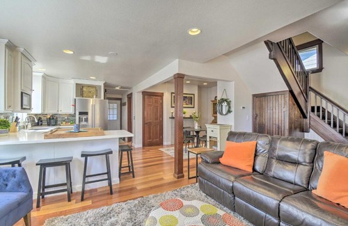Old Town House | Tacoma Escape with Hot Tub about 5 Mi to Aquarium!