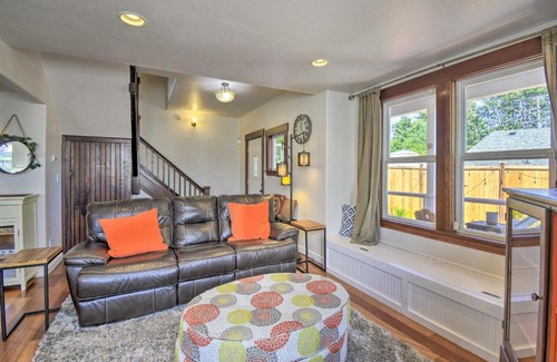 Old Town House | Tacoma Escape with Hot Tub about 5 Mi to Aquarium!