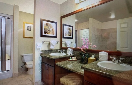 Las Vegas Resort | Tahiti Village Huge 1BR Luxury Suite, Jacuzzi, Steam Shower, Balcony, Lazy River